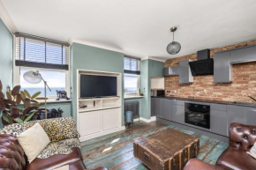 Pass the Keys Chic Beachfront Retreat with Sea Views in Central Brighton